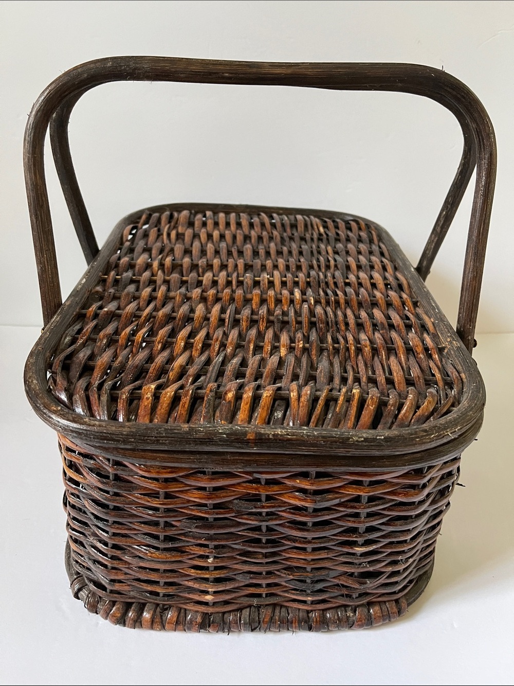 Vintage Woven Wicker Picnic Basket with Folding Bamboo Handles - Picture 7 of 9
